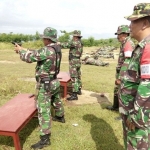 Sejumlah personil TNI saat mengikuti latbak. 