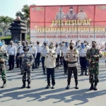 Bupati Malang, Drs. H. M. Sanusi, M. M., memimpin Apel Gelar Pasukan Operasi Ketupat Semeru 2021 yang dilaksanakan pada Rabu (5/5) pagi di halaman Polres Malang, Kepanjen, Kabupaten Malang.