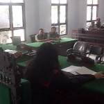 Kursi tergugat masih kosong dalam sidang gugatan pelanggaran lingkungan hidup di PN Mojokerto. foto: Gunadhi/Harian Bangsa