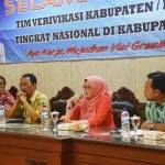 Kadinkes, Sugeng Widodo dan Kepala Bappeda, Tugas Husni Syarwanto ketika penyuluhan Gresik sehat. (foto: syuhud/BANGSAONLINE)