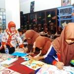 Suasana lomba lukis batik tulis khas Lamongan. foto:aries sugianto/BangsaOnline?