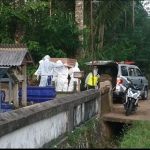 Prosesi pemakaman pasien positif Covid-19 di Kecamatan Kesamben.