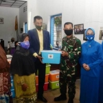 Danlantamal juga memberikan bantuan 100 paket sembako ke Forum Komunikasi Difabel Indonesia (FORKODI) se-kota Surabaya.