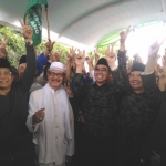 HM Anton dan H Samsul Machmud, didampingi Ketua DPW PKB Provinsi Jawa Timur Abd Halim Iskandar serta para kiai PCNU Kota Malang, saat Haul Gus Dur di halaman Masjid Jami