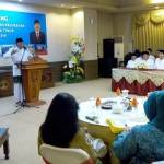Bupati Sambari memberikan paparan di hadapan tim penilai Jatim. foto: syuhud/ BANGSAONLINE