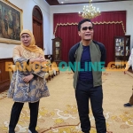 Gus Miftah saat bertemu Gubernur Khofifah di Gedung Negara Grahadi, Surabaya. Foto: DEVI FITRI AFRIYANTI/BANGSAONLINE