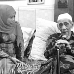 Foto kenangan Khofifah bersama Mbah Moen semasa hidup. foto: ist