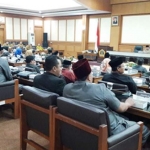 Suasana paripurna pengumuman fraksi-fraksi DPRD. foto: SYUHUD/ BANGSAONLINE