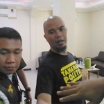 Ahmad Dhani saat berada di PN Surabaya.