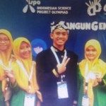Siswa-siswi KBDR proyeksi lulus 2 tahun dalam program SKS saat mengikuti lomba KIR tingkat Nasional dan mendapatkan Juara III di ajang ISPHO. 
