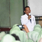 Direktur Utama Rumah Sakit Umum Daerah Dolopo, Kabupaten Madiun dr. Purnomo Hadi menjelaskan virus corona.