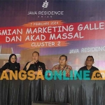 Direktur Java Residence, Rachmat Suhendra, saat konferensi pers peluncuran marketing gallery dan akad massal KPR di Sidoarjo. Foto: CATUR ANDY ERLAMBANG/BANGSAONLINE