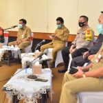 Bupati dan Wabup Gresik bersama Pejabat Forkopimda dan Pj. Sekda dalam suatu acara. foto: ist.