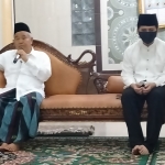 Prof. Dr. KH. Asep Saifuddin Chalim, M.Ag dan Wagub Jatim Dr Emil Elestianto Dardak dalam acara salat malam dan istighatsah di Masjid Raya KH. Abdul Chalim Pondok Pesantren Amanatul Ummah Pacet Mojokerto Jawa Timur. foto: MMA/ BANGSAONLINE.COM