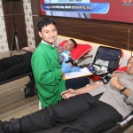 Kapolres Kediri Kota, AKBP Bramastyo Priaji, saat ikut donor darah. Foto: Ist