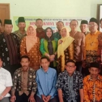 Para peserta bimtek saat foto bersama.