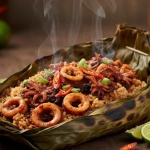 Nasi Bakar Cumi Pedas.