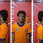 Pelaku pencurian yang ljuga tukang tambal saat ditangkap di Polsek Lakarsantri.