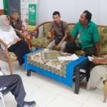 Kadinsos Kabupaten Banyuwangi saat bersama awak media di kantornya. 