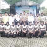 Kapolres AKBP Feby Hutagalung dan Kepala Kemenag H. Sholeh bersama grup salawat Polres.