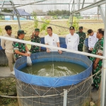 Bupati Lamongan, Yuhronur Efendi mendampingi Tim Ahli Utama (TAU) Kedeputian I Kantor Staf Presiden dan Kodam V/ Brawijaya meninjau Kampung Pandu Sakti di Kecamatan Tikung