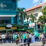 Kader NU yang tergabung dalam Nahdliyin Bersuara untuk Bangsa (Nusa Bangsa), melakukan penyampaian aspirasi ke kantor PWNU Jatim, Kamis (4/5/2023). foto: istimewa.