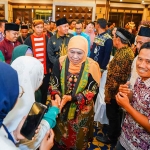 Khofifah saat menghadiri Forum Silaturahim dengan Masyarakat Sulawesi Tenggara asal Jawa Timur.