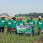 KOMPAK: Petani anggota Poktan Tani Segar, Desa Penambangan, Balongbendo saat menggelar kegiatan, belum lama ini. foto: istimewa