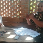 Abdurrahman Pendamping PKH (kanan-batik) dan Mashudi saat memberikan klarifikasi kepada awak media, Kamis (01/08/2019).