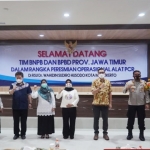 Ning Ita didampingi Kapolres Mojokerto Kota AKBP Deddy Supriadi, meresmikan mesin PCR dan TCM di Hall Gajah Mada, RSUD dr. Wahidin Sudiro Husodo, Rabu (2/9).