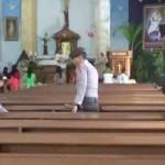 Polres Sumenep saat menyisir salah satu gereja. foto: rahmat/ BANGSAONLINE
