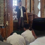 Prof Dr KH Asep Saifuddin Chalim, MA, saat khutbah shalat Idul Fitri 1447 Hijriyah di Masjid Raya KH Abdul Chalim Pondok Pesantren Amanatul Ummah Kembangbelor Pacet Mojokerto, Jawa Timur, Sabtu (21/3/2026). Foto: MMA/bangsaonline