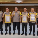 Tiga Kapolres jajaran Polda Jatim yang mendapatkan penghargaan Polisi Teladan 2019.