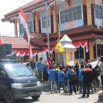 Massa PMII Situbondo saat demo menolak full day school.