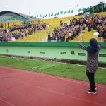 Gubernur Khofifah saat meninjau secara langsung berbagai persiapan resepsi puncak peringatan 1 Abad NU di Stadion Gelora Delta, Sidoarjo.