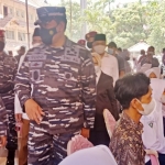 Kepala Staf Angkatan Laut (KSAL) Laksamana TNI Yudo Margono saat meninjau vaksinasi di Ponpes Darul Ulum, Jombang.