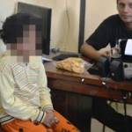 NSD, korban dugaan penyekapan dan kekerasan oleh ibu tirinya. (Hadi Prayitno/BANGSAONLINE)
