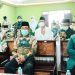 Wabup Bu Min (kanan) saat menghadiri pelantikan pengurus MWC NU Driyorejo. foto: SYUHUD/BANGSAONLINE