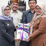 Penyerahan LKPJ saat Paripurna DPRD Kabupaten Blitar. Foto: Ist.