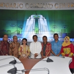 POSE BERSAMA: Bupati Landak bersama dengan Wabup Sidoarjo saat kunjungan, Jumat (8/3). Foto: ist