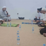 Prof Dr KH Asep Saifuddin Chalim, MA, dalam acara Megengan menyambut kedatangan bulan suci Ramadan 1447 H di Aula Jaringan Kiai Santri Nasional (JKSN) di kawasan Pondok Pesantren Amanatul Ummah Jalan Siwalankerto Utara Surabaya, Senin (16/2/2026) malam. Foto: m. mas