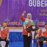 Gubernur Khofifah saat membuka Olimpiade Olahraga dan Seni PGRI. Foto: DEVI FITRI AFRIYANTI/BANGSAONLINE