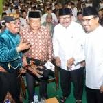 Launching Sukses Muktamar NU ditandai dengan wayangan. Tampak Ki Enthus Susmono, KHSaid Aqil Siradj, Soekarwo dan Saifullah Yusuf. Foto : Taufik suarasurabaya.net 