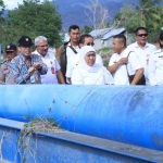 Gubernur Jawa Timur Khofifah Indar Parawansa meninjau progres pembangunan jaringan pipa air bersih di Kabupaten Sigi, Rabu (12/2/2020). foto: bangsaonline.com