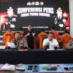 Konferensi pers terkait pengungkapan tindak pidana narkotika di Aula Hayam Wuruk, Mapolres Mojokerto Kota.