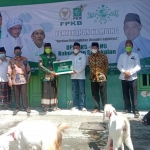 Penyerahan bantuan kambing secara simbolis di Kantor PCNU Bangkalan.