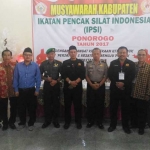 Ketua IPSI Ponorogo Rahmat Taufiq bersama para undangan.