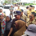 Fathul Huda ketika berkunjung ke TPI Desa Palang.