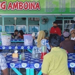 Suasa warung makan Gang Amboina.