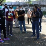 Wali Kota Batu, Dewanti Rumpoko bersama rombongan saat meninjau salah satu tempat relokasi pedagang Pasar Induk Kota Batu di sekitar Stadion Brantas belum lama ini.